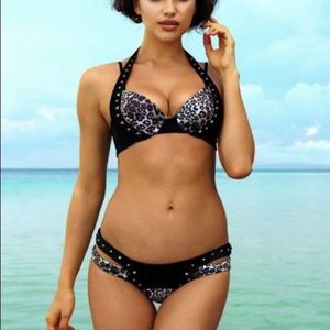 Beach Bunny Tough Love bikini set (TOP & BOTTOM)